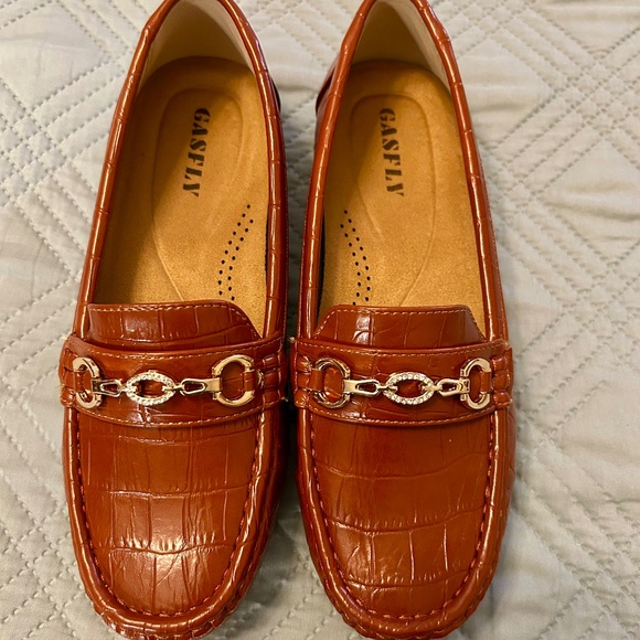GASFLY Loafers, NWOT, Cognac with Jewel Detail, Size 7 - Picture 2 of 7